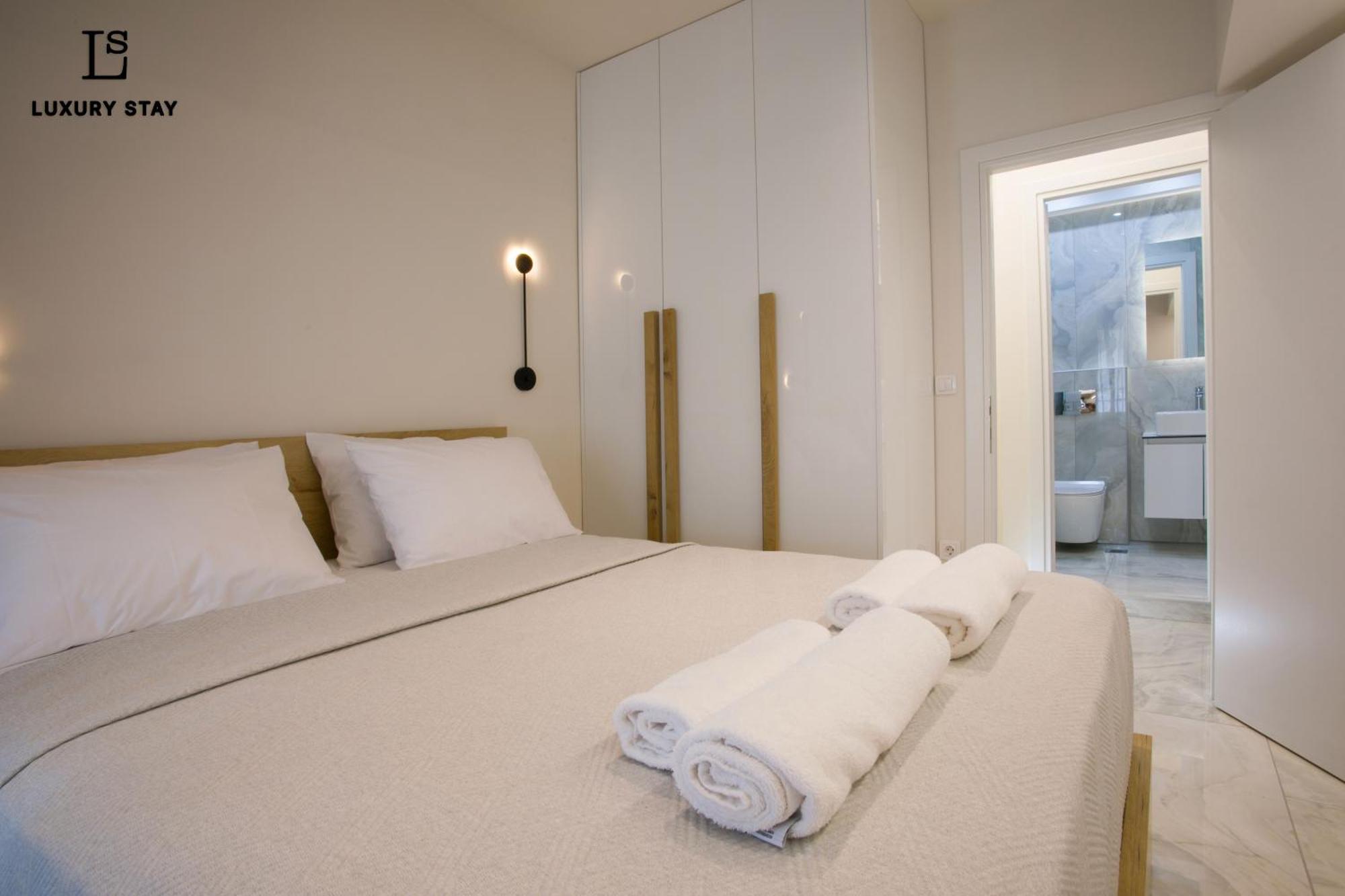 Luxury Apartment *